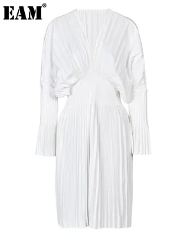 [EAM] Женщины Белый плиссированный большой размер Элегантное платье Новое V-образное вырез с длинным рукавом Свободный крой Мода Прилив Весна Осень 2024 1W32600