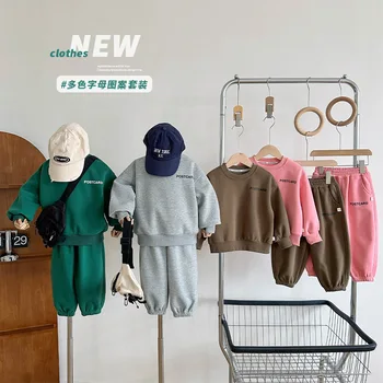 Набор детской одежды 2023 Весна Осень Новый модный костюм с буквенным принтом в корейском стиле Мальчик Простой повседневный спортивный набор из двух частей